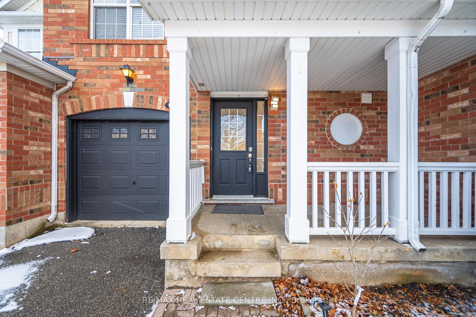 454 Collis Court photo 2