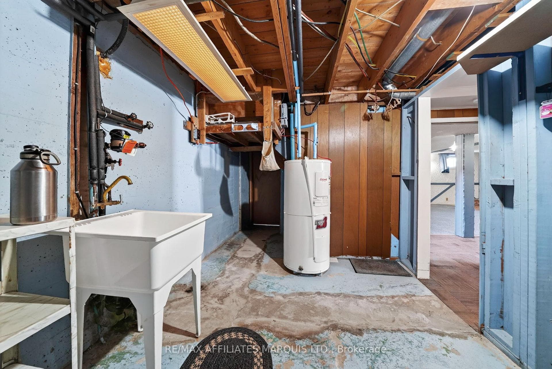 529 Anthony Street photo 31