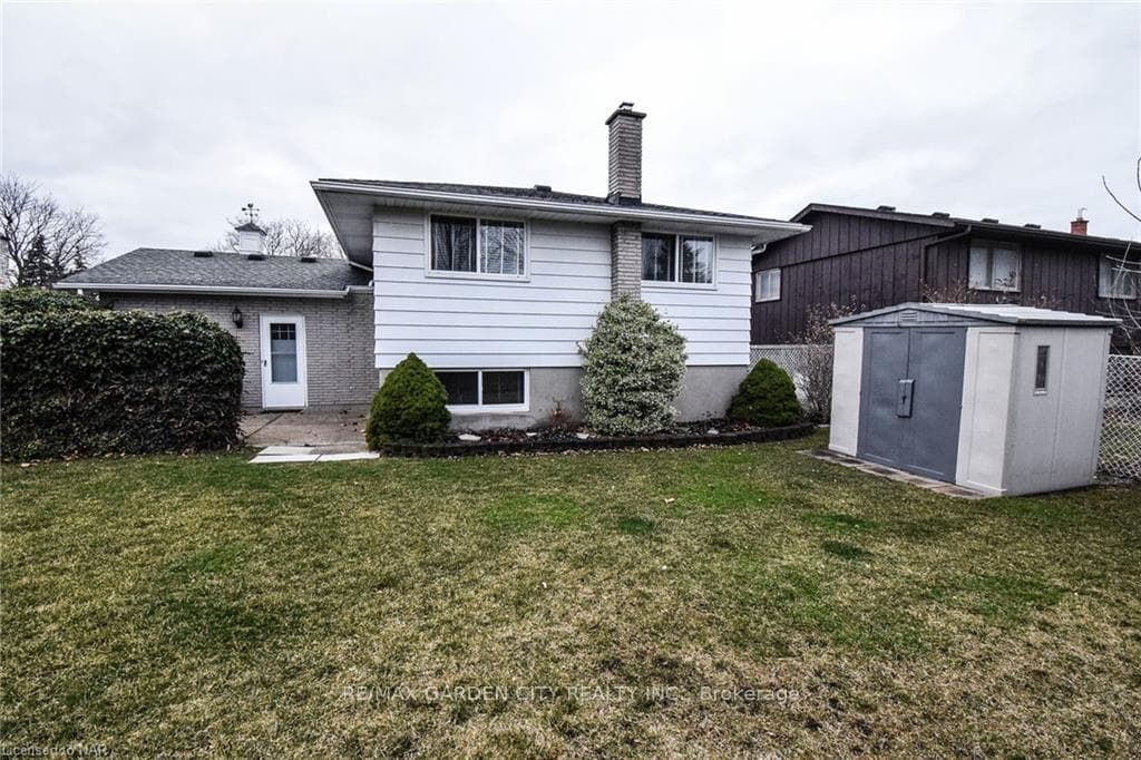4 Governor Simcoe Drive photo 39