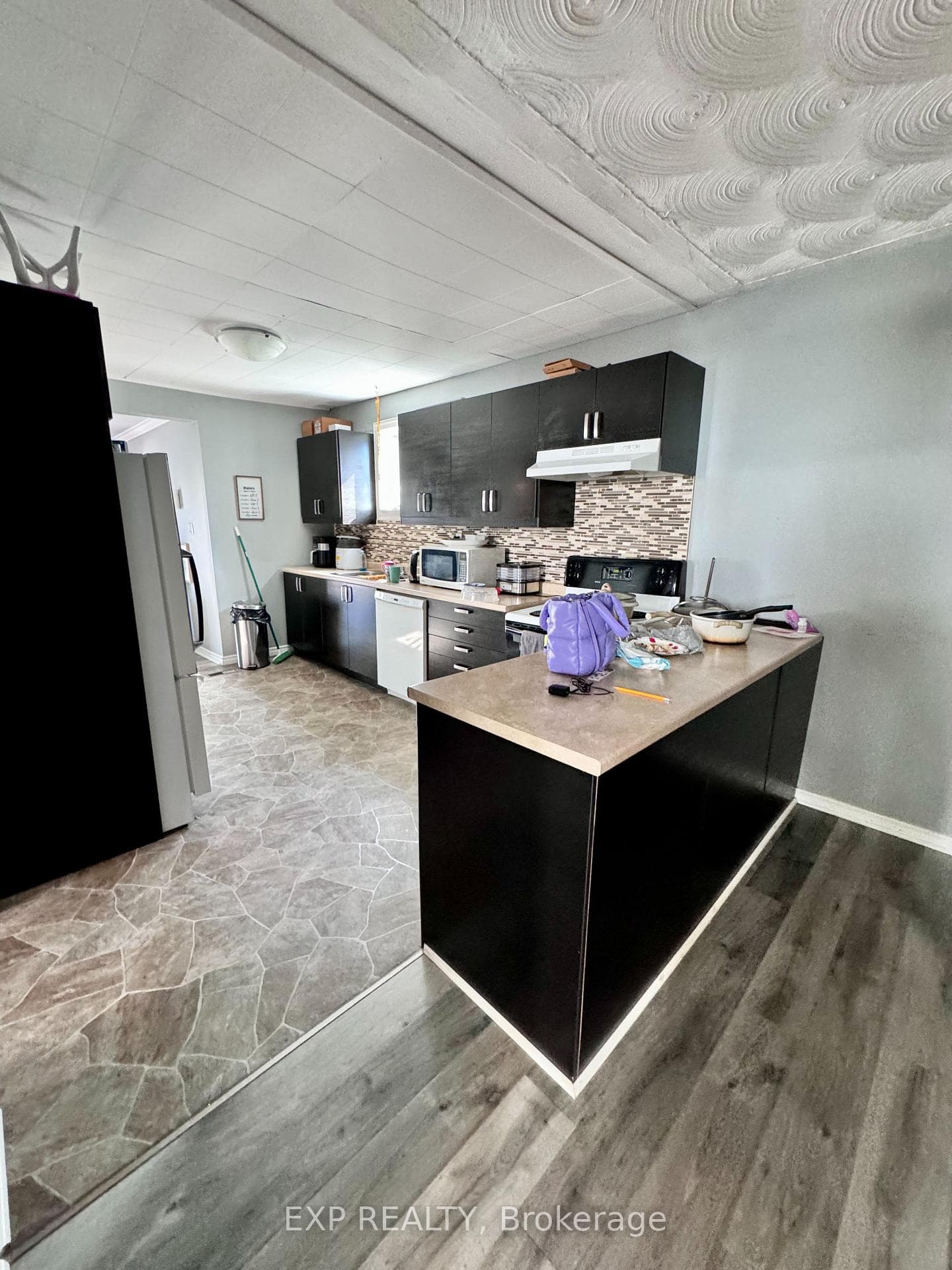 284 Maple Street photo 6