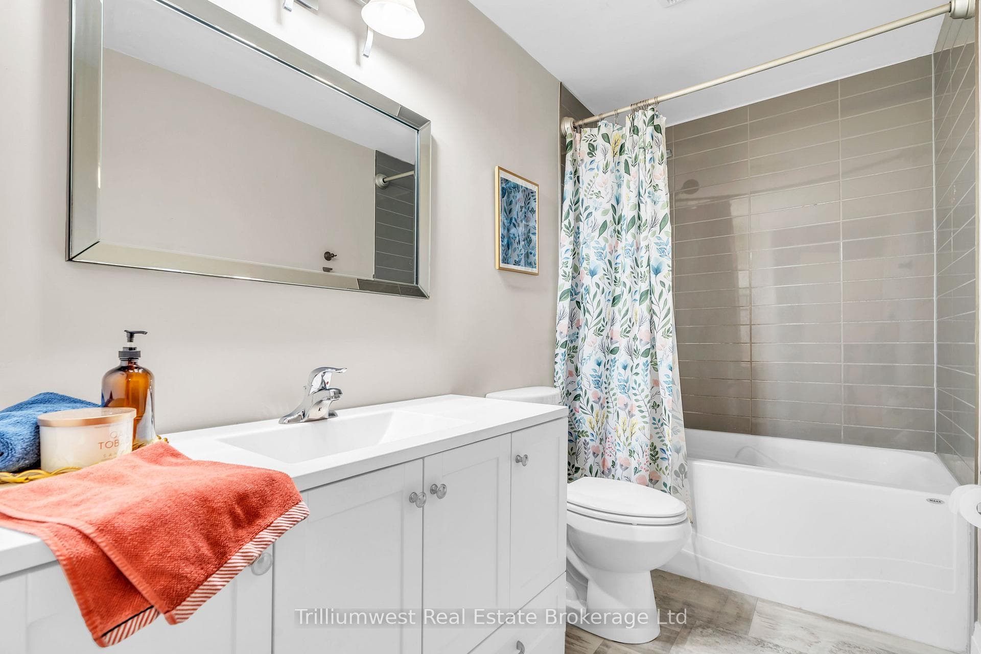 4 Dufferin Street photo 25