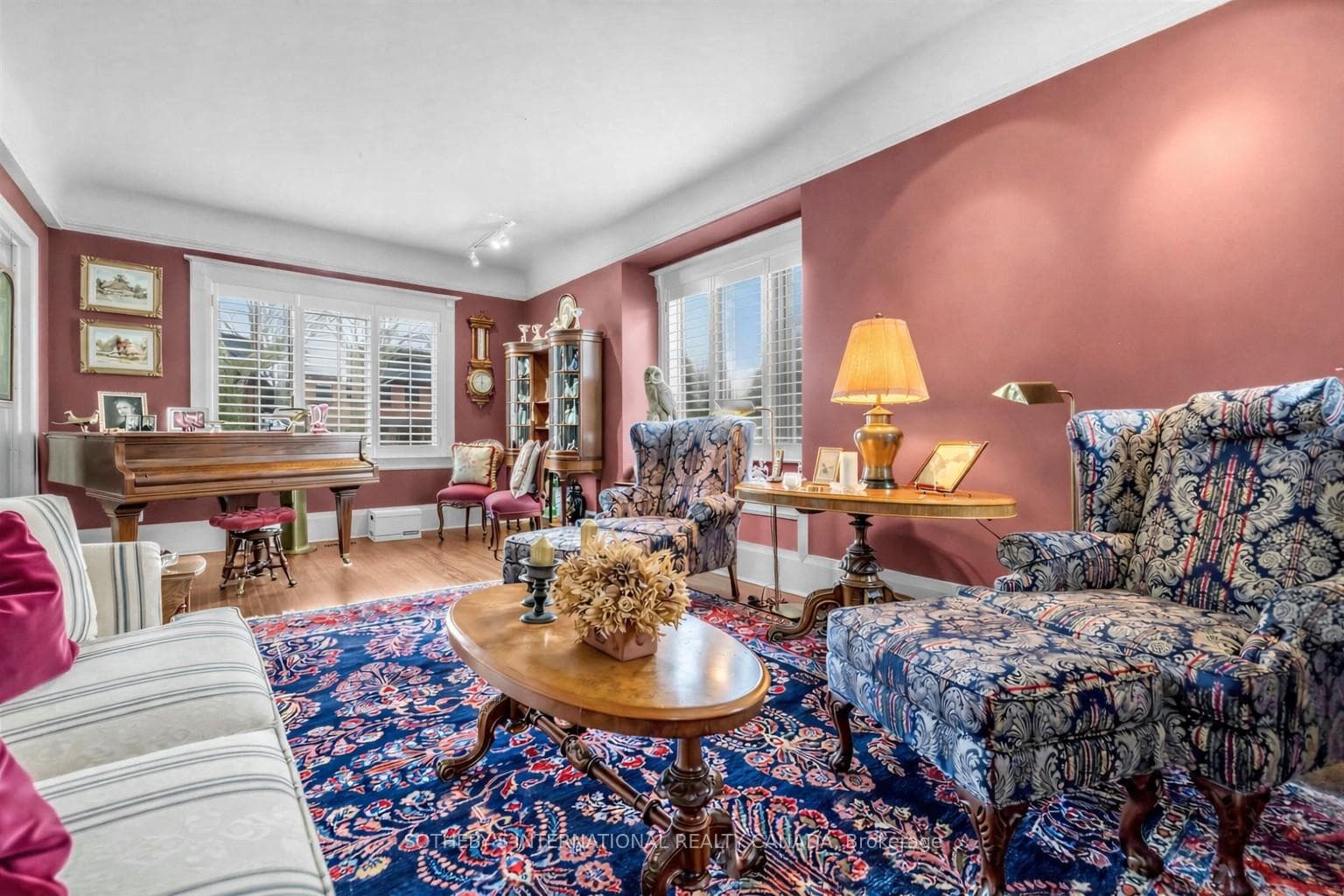 136 Roxborough Drive photo 6