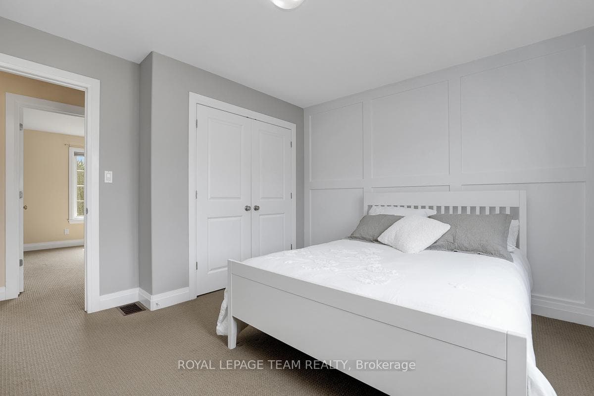 420 Hyndman Road photo 16