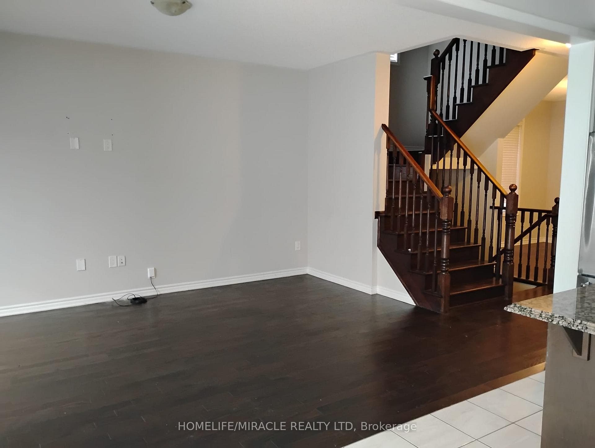 106 Benhurst Crescent photo 10