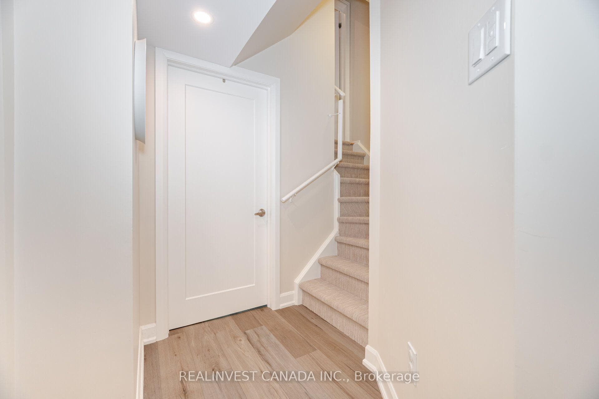 50 Lauderdale Drive photo 32