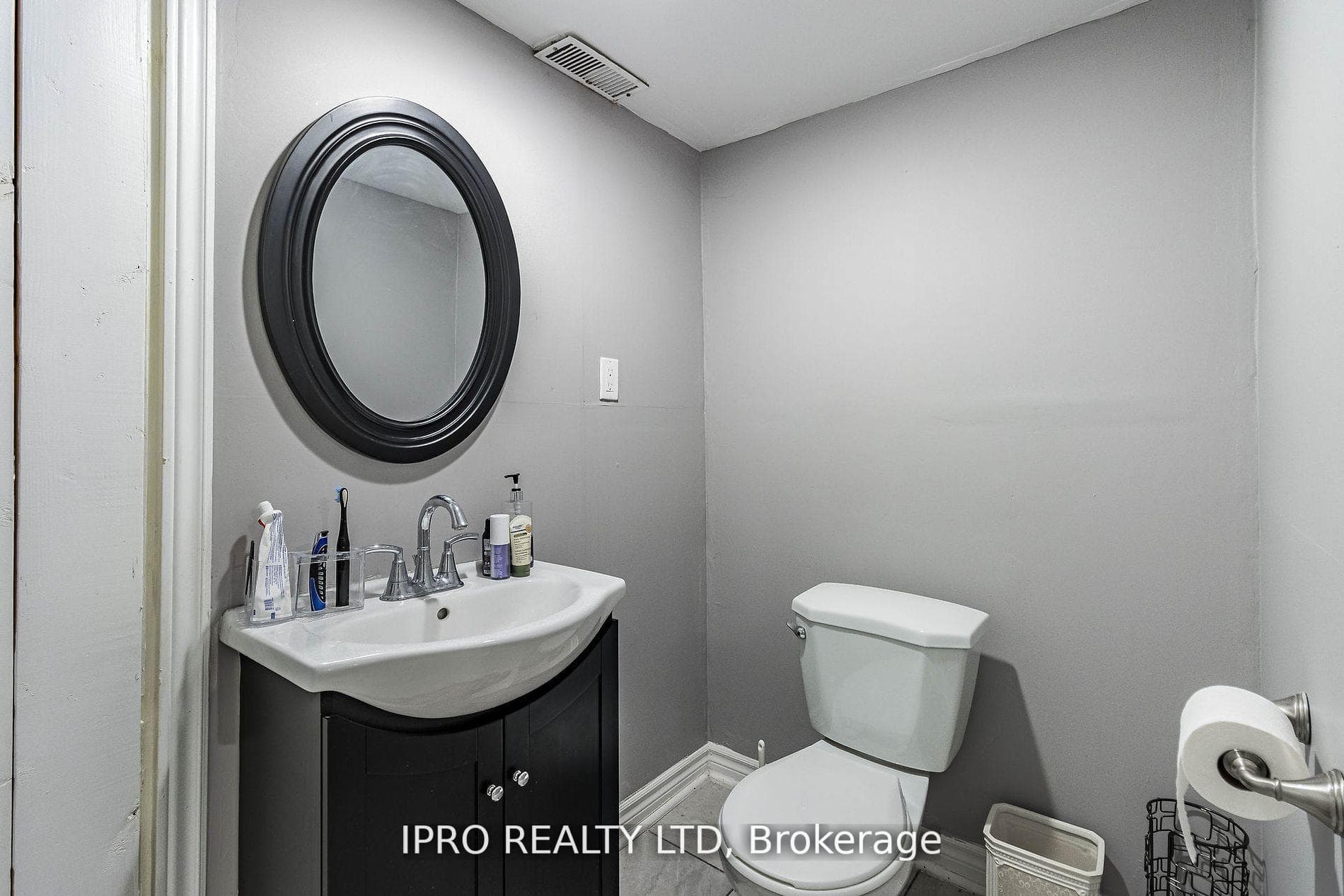107 Mowat Crescent photo 37