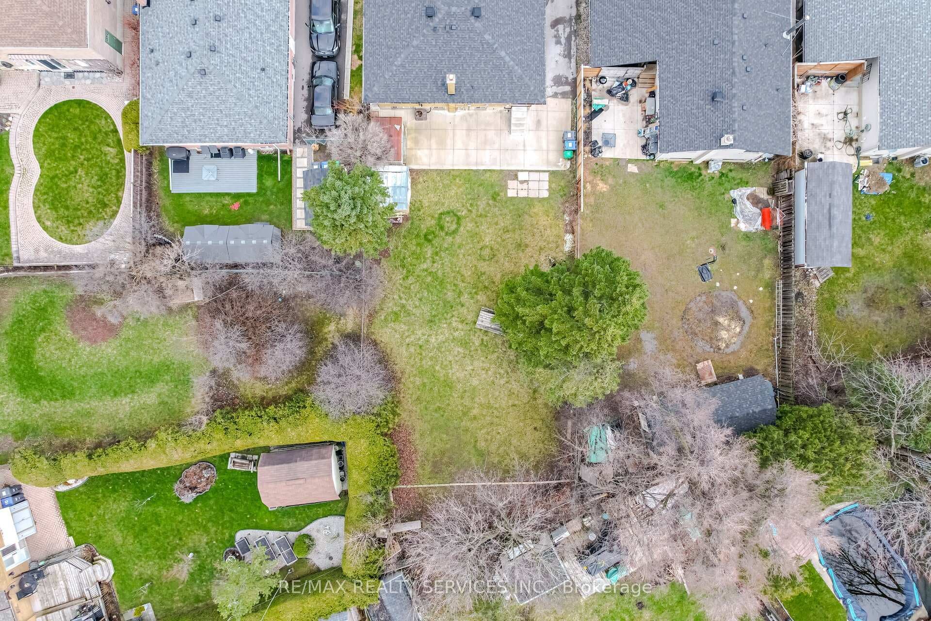 13 Chatsworth Drive photo 38