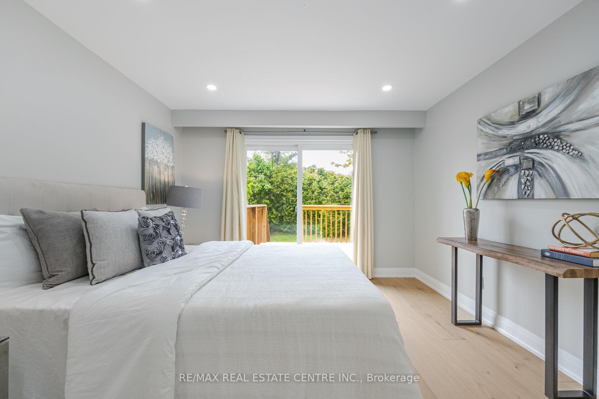 348 Erindale Drive photo 13