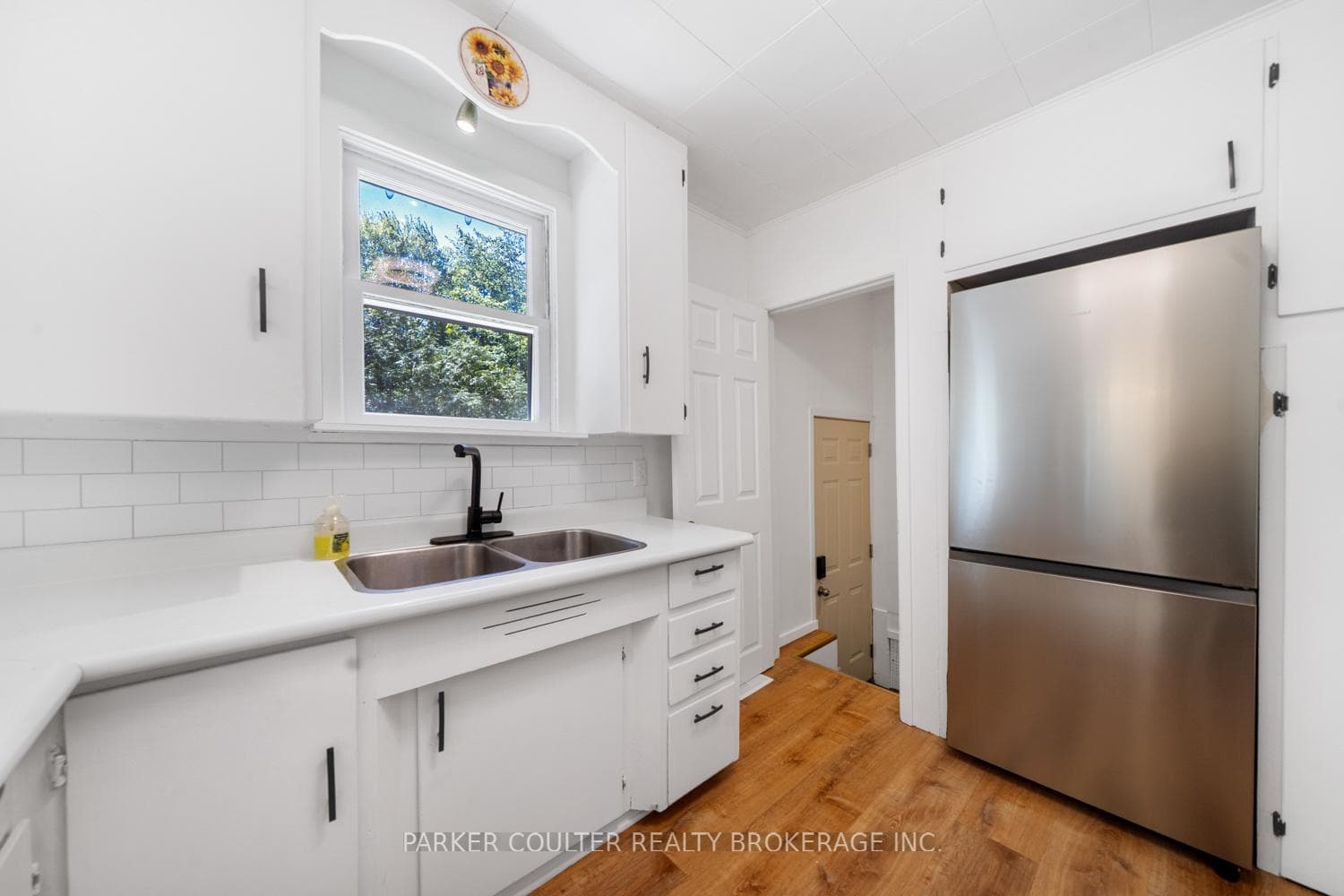 85 Evans Avenue photo 16