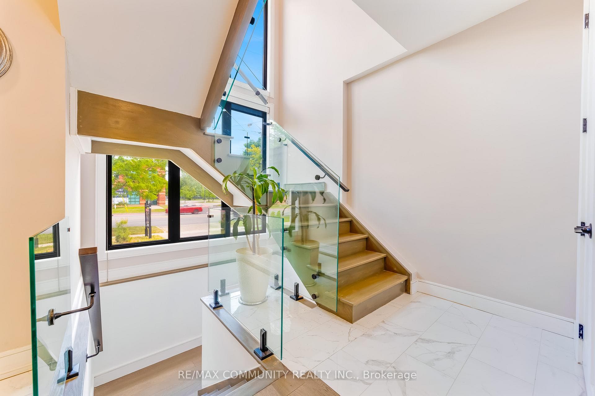 856 Kennedy Road photo 33