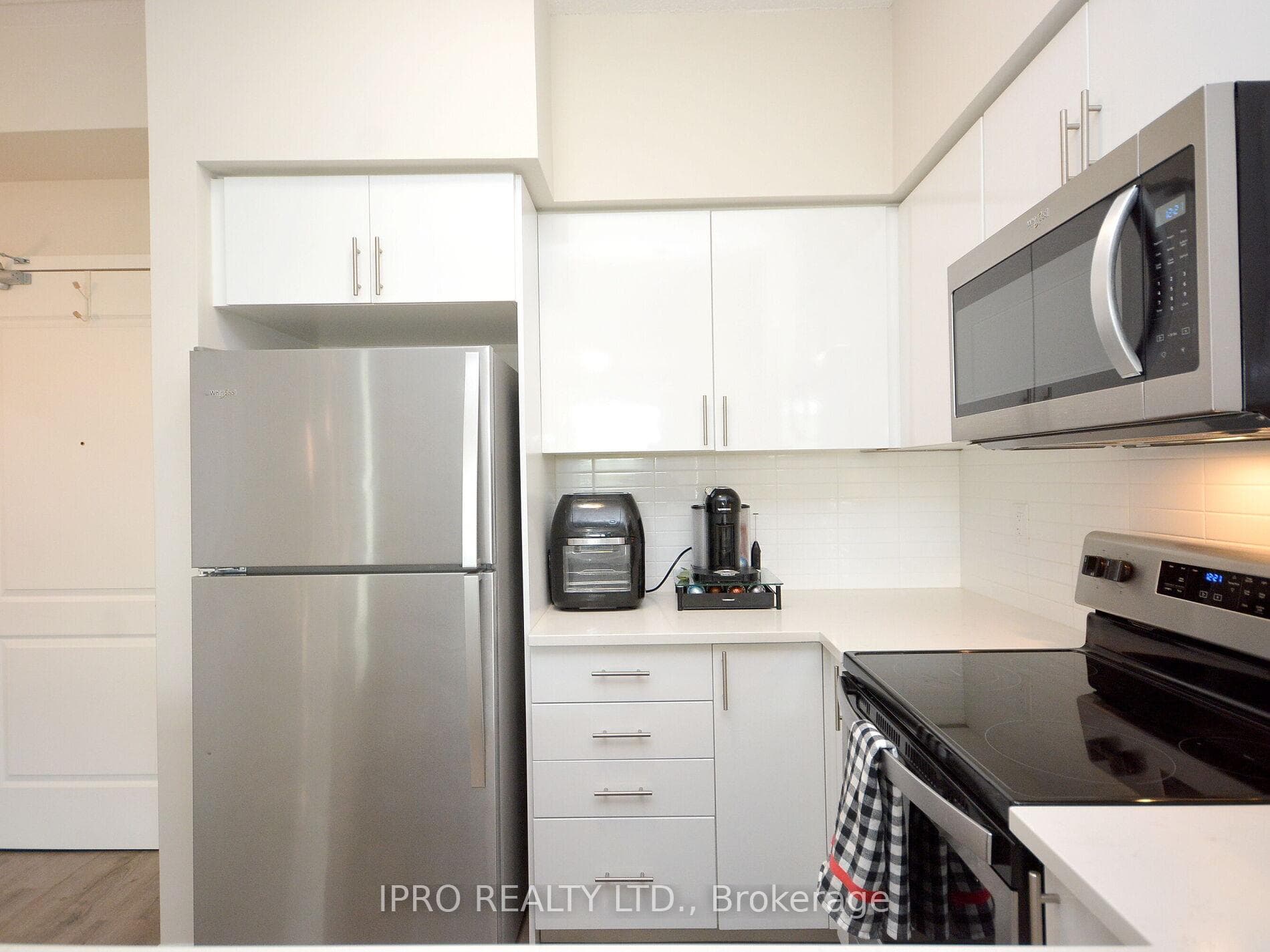 610 Farmstead Drive Unit 128 photo 18