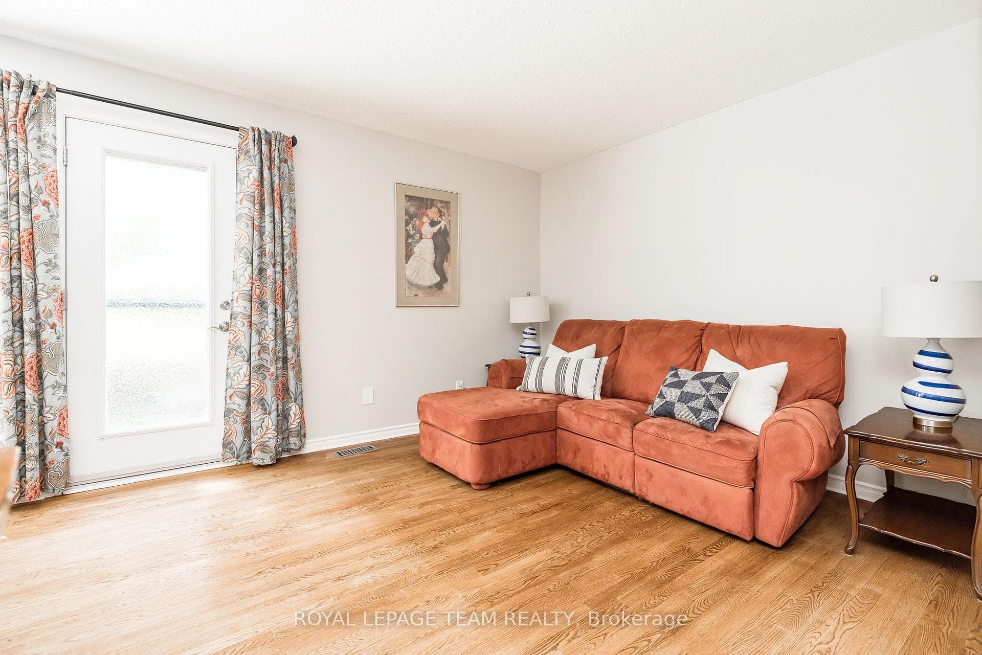 126 McClintock Way photo 8