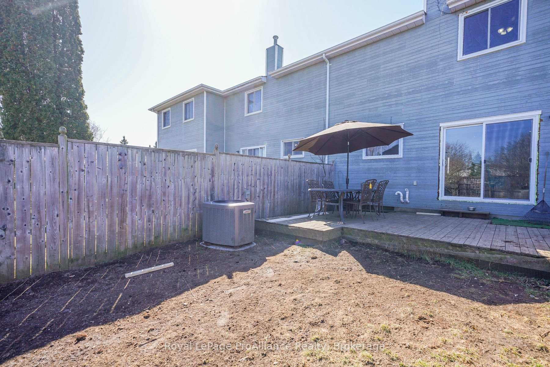 790 Littlestone Crescent photo 10