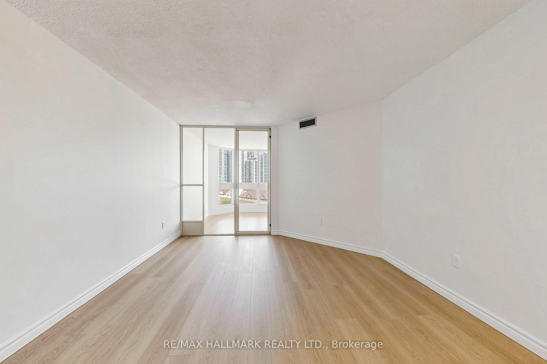 10 Kenneth Avenue Unit 911 photo 19