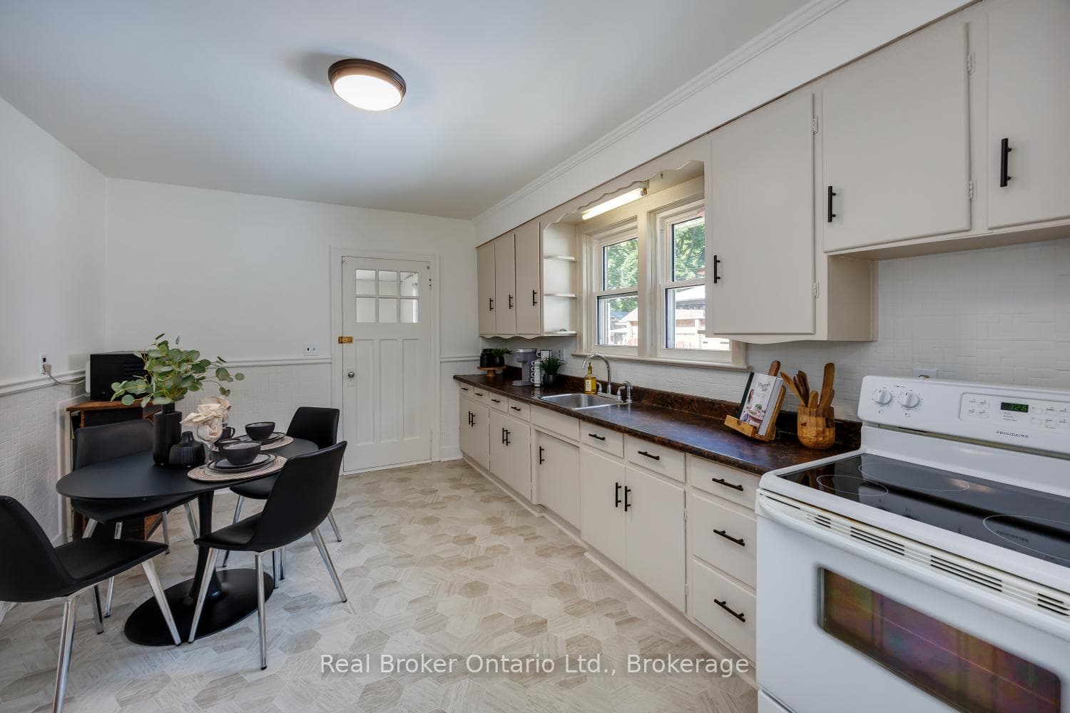 248 Mitchell Avenue photo 12