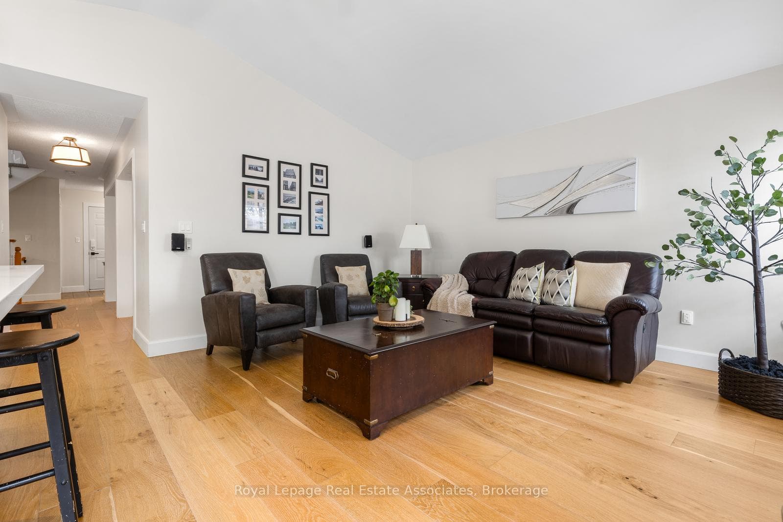 1818 Bridlington Court photo 6
