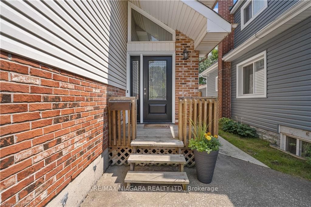 126 MARGERY Road photo 3