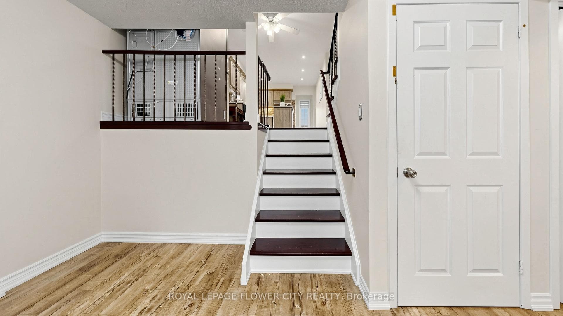 307 Royal Salisbury Way photo 20
