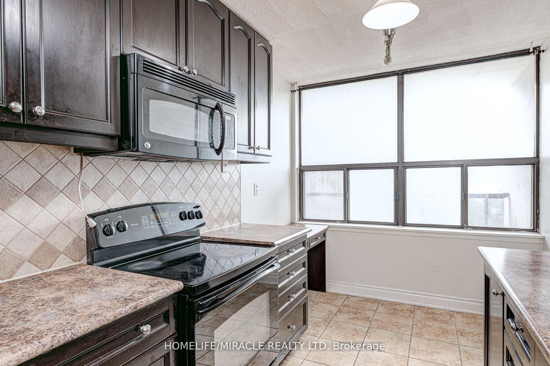 17 Knightsbridge Road Unit 1004 photo 11