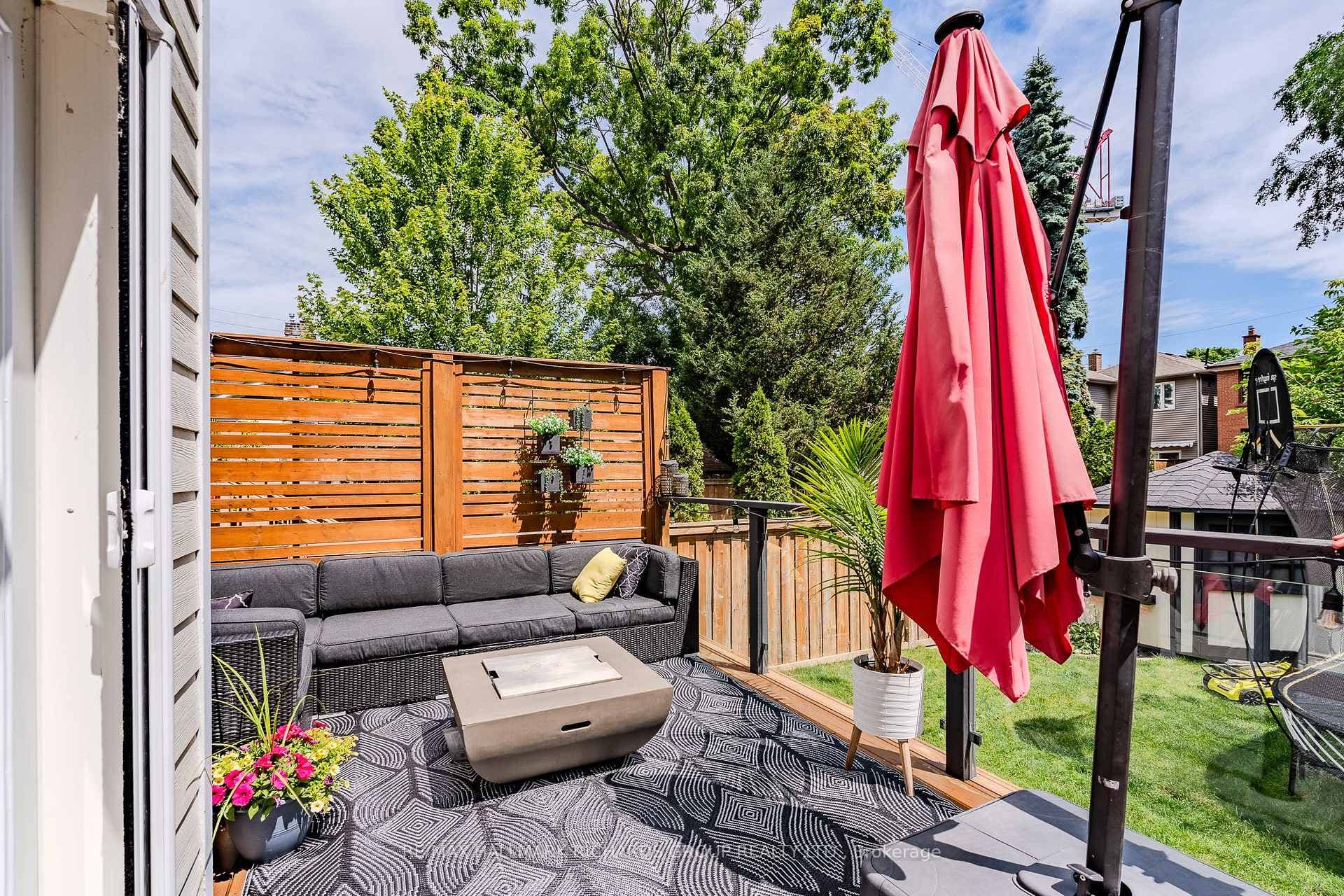 181 Blantyre Avenue photo 23