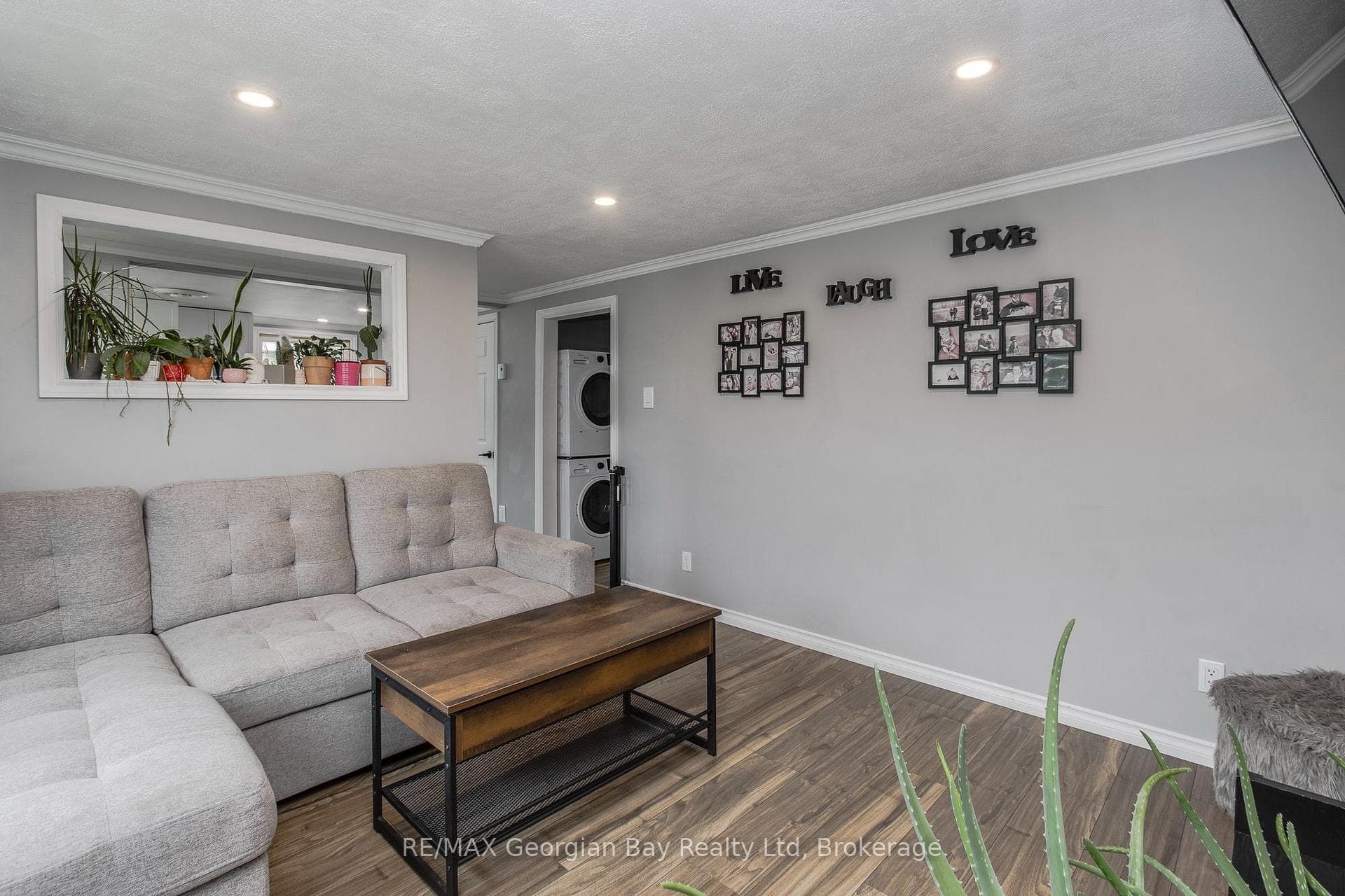 350 McNicoll Street photo 11