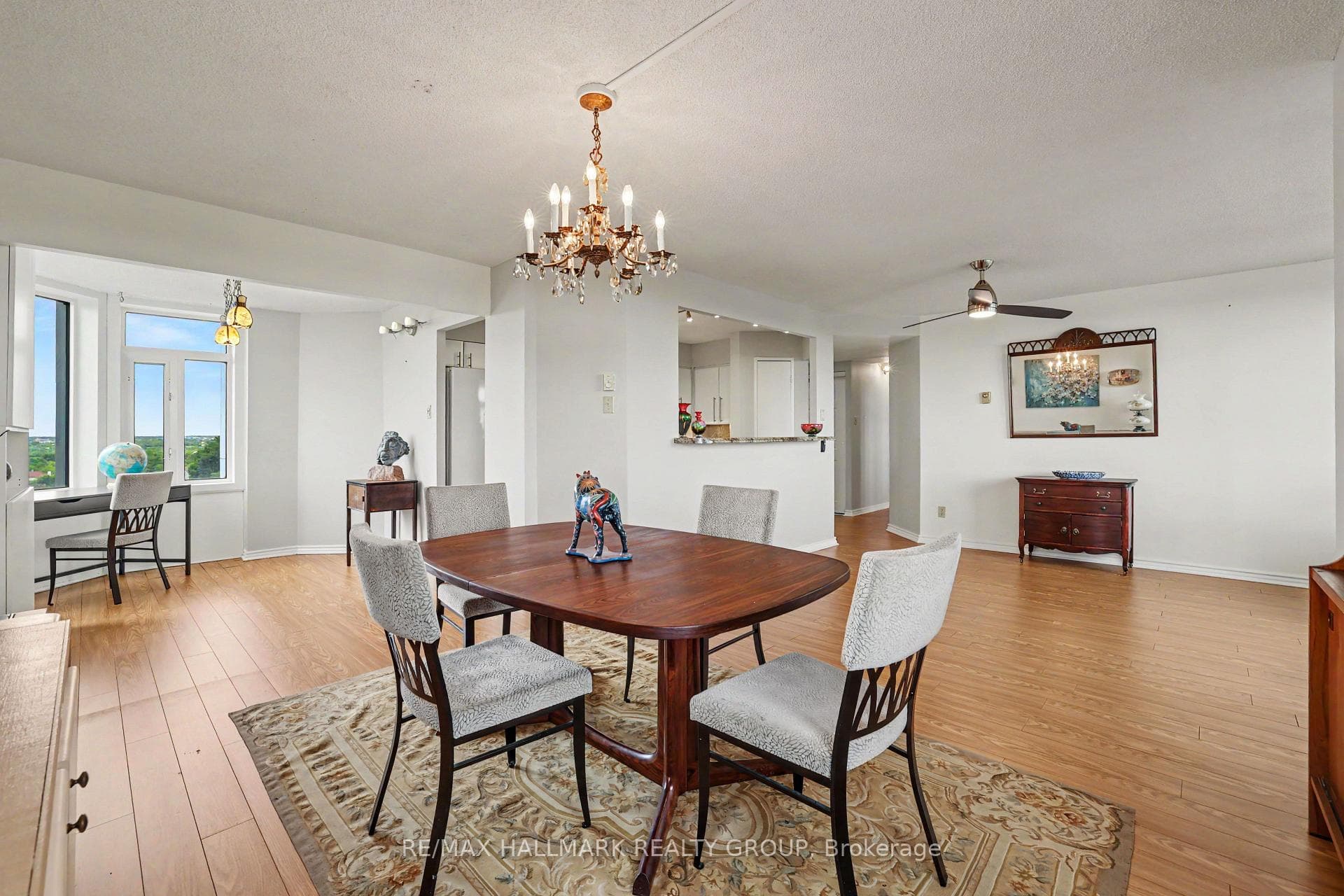1025 Grenon Avenue Unit 915 photo 6