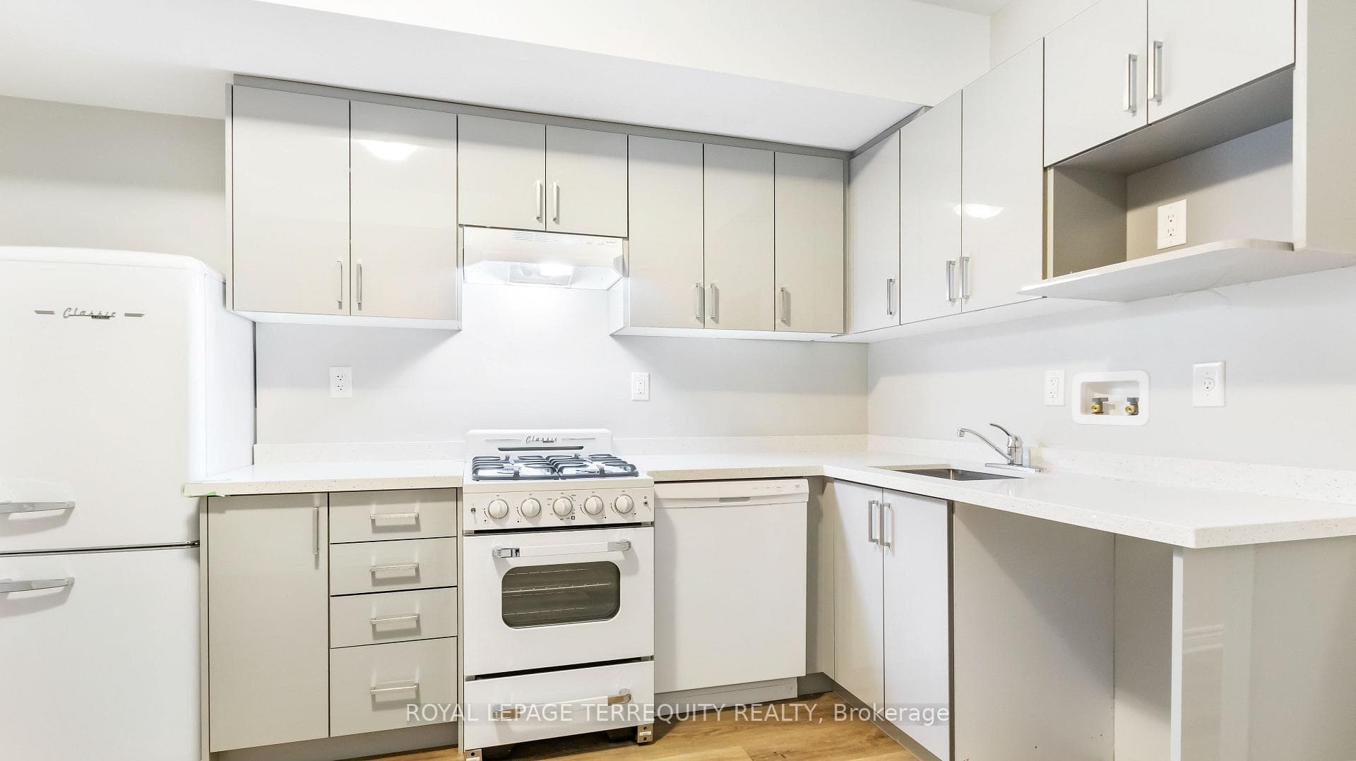 646 Lansdowne Avenue Unit 5 photo 10