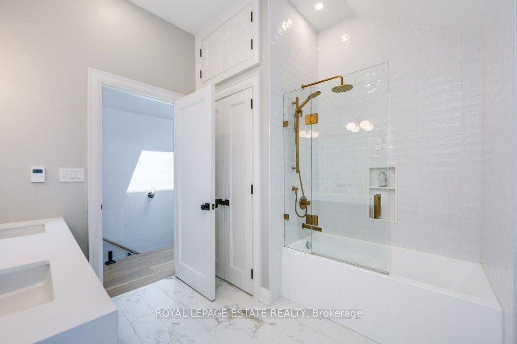 25 Herbert Avenue photo 32