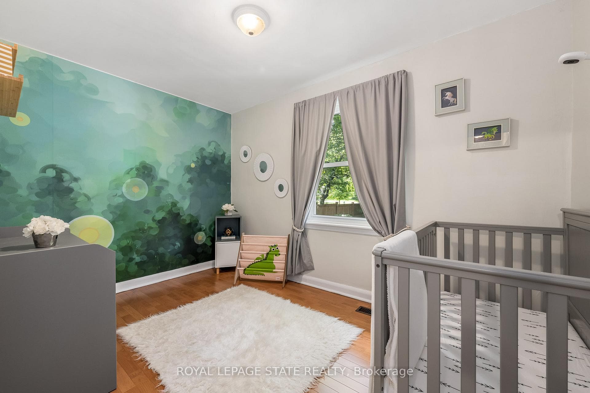 126 Queensdale Avenue photo 13