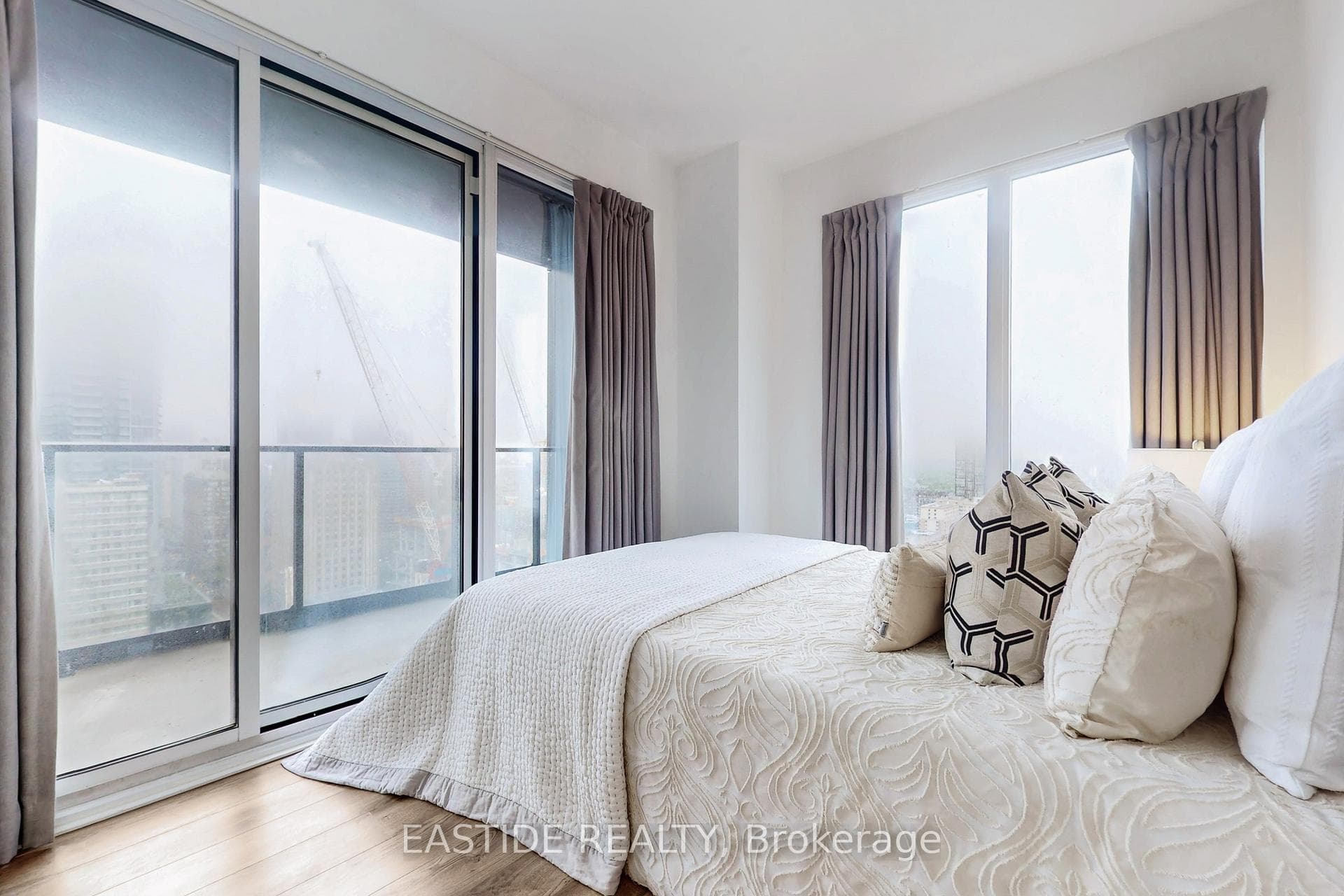 20 Edward Street Unit 2302 photo 17