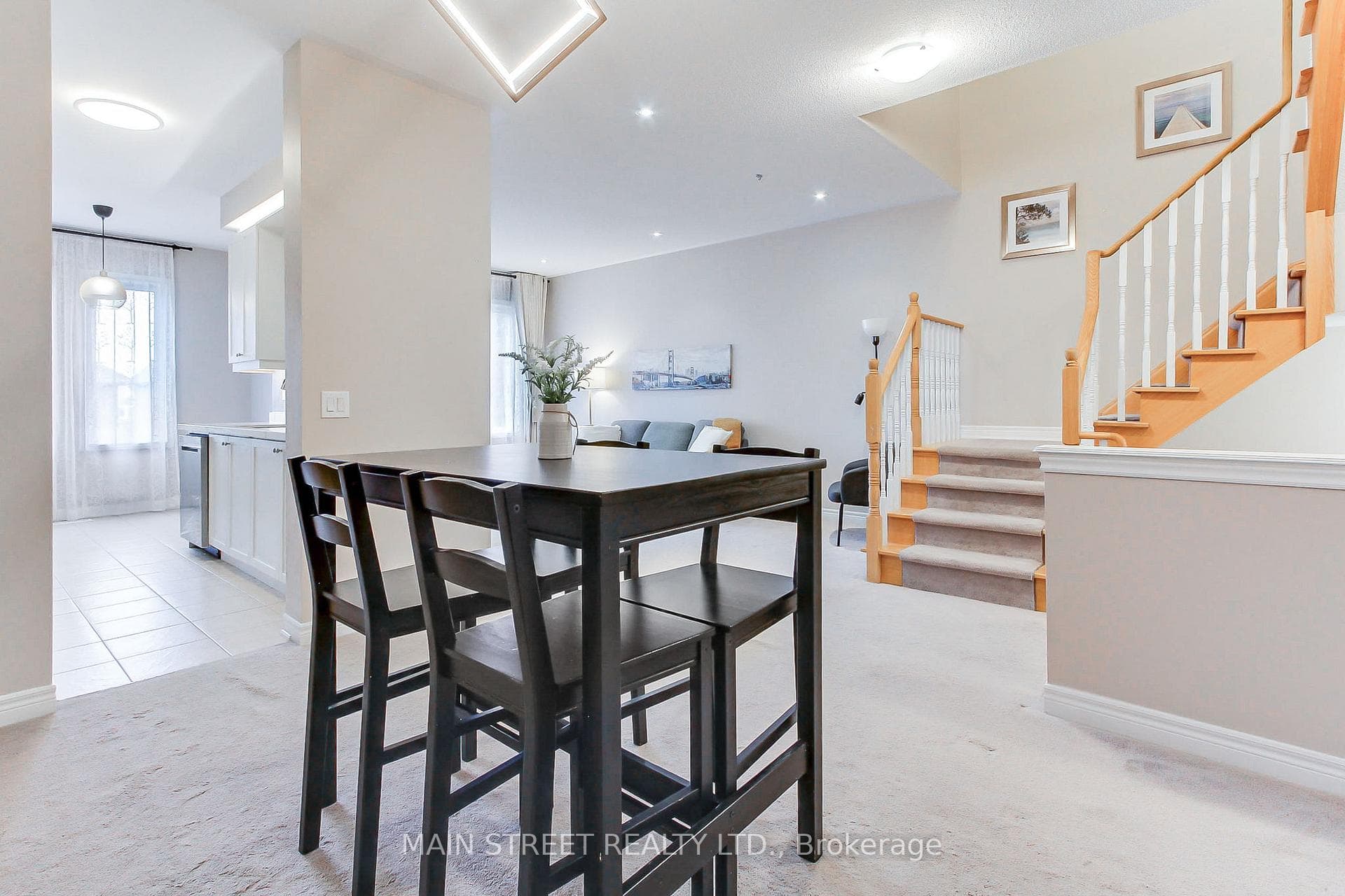 42 Courtland Crescent photo 7
