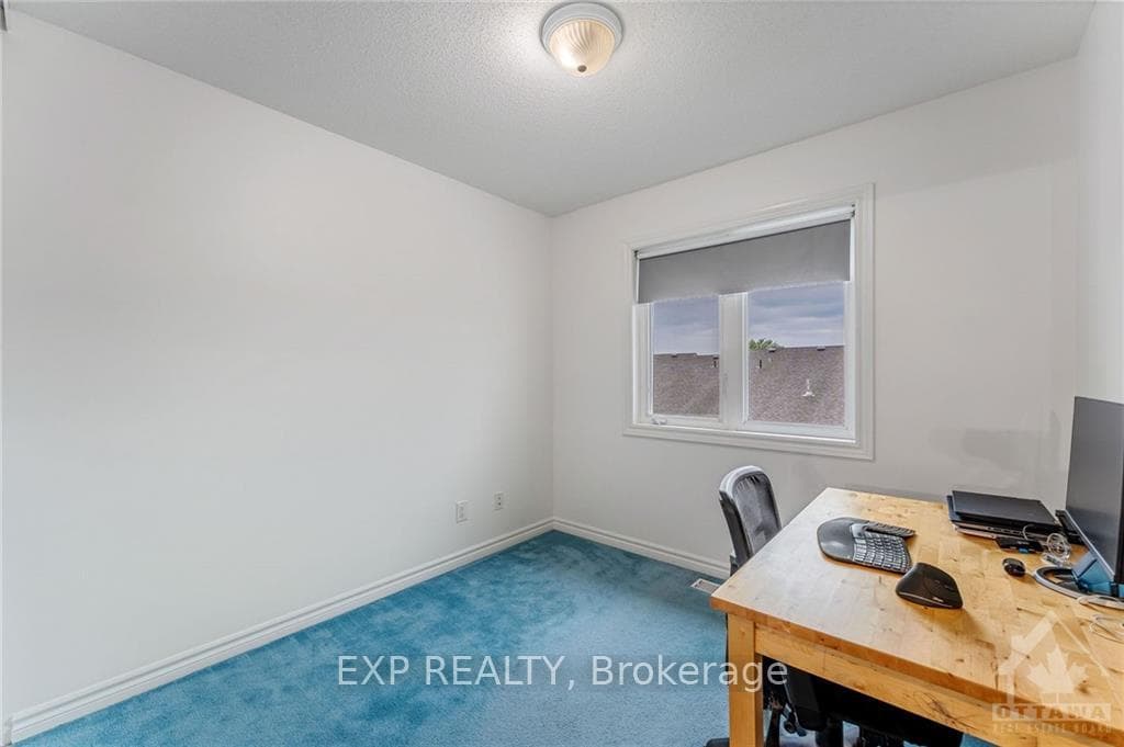233 WAYMARK Crescent photo 23
