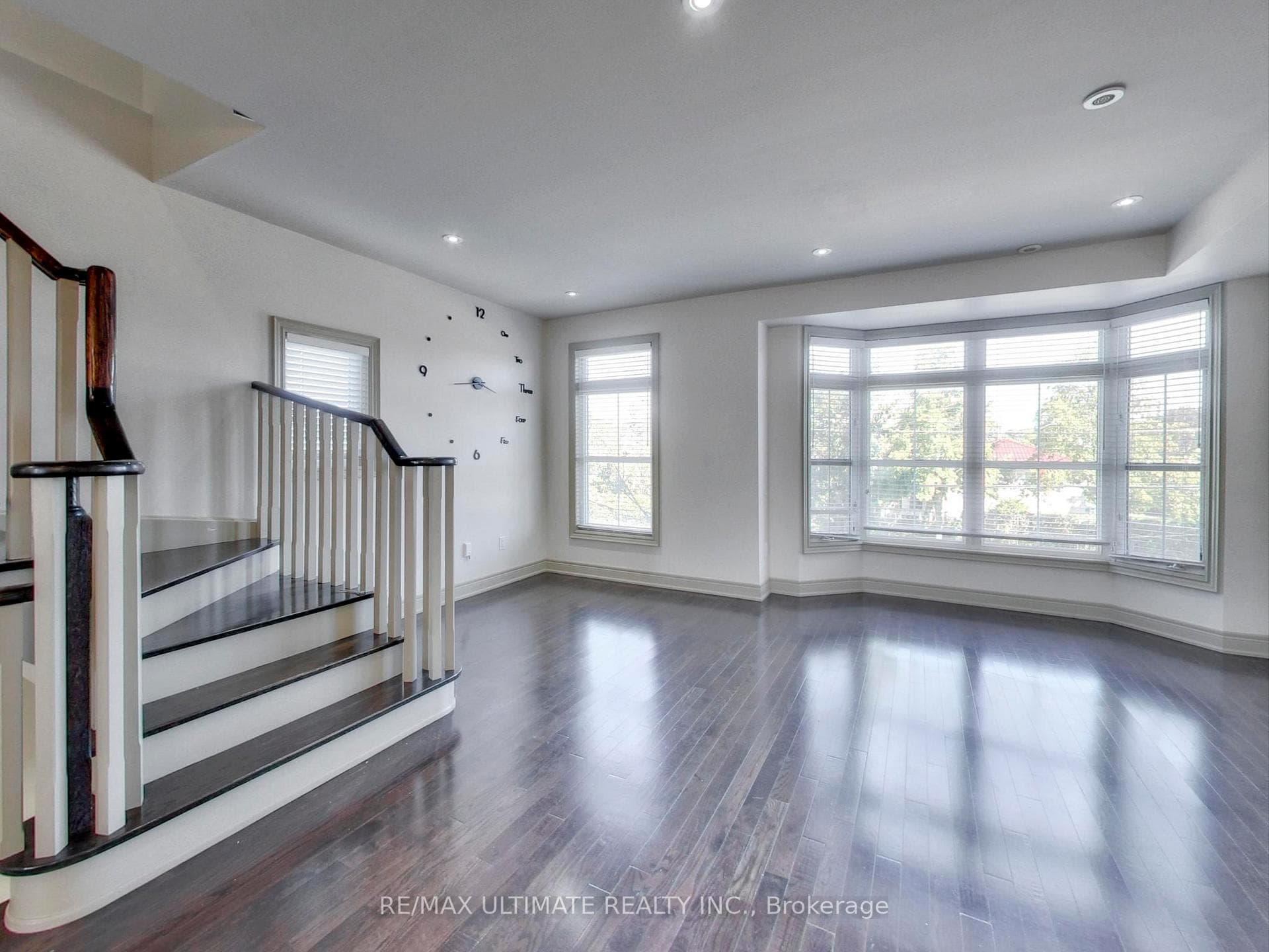 62 Monclova Road Unit Upper photo 6