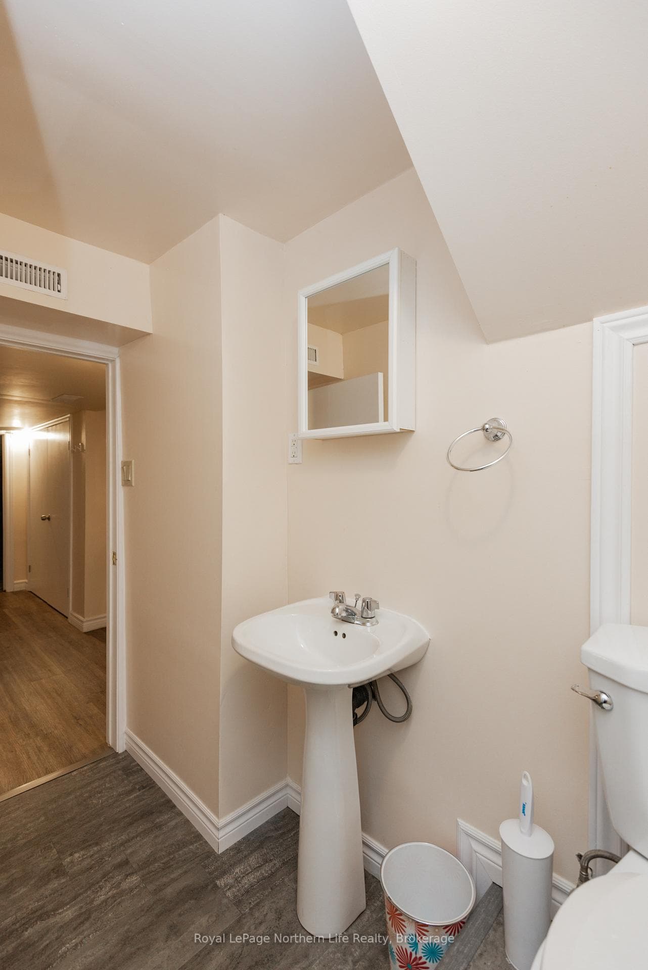581 Banner Avenue photo 34