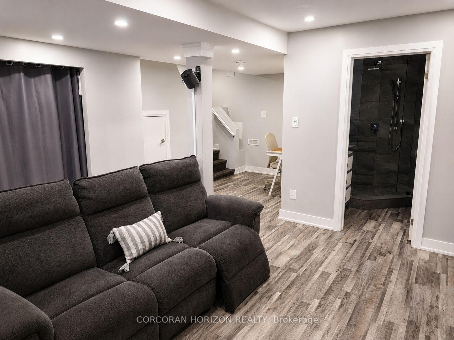 77 Montgomery Avenue photo 37