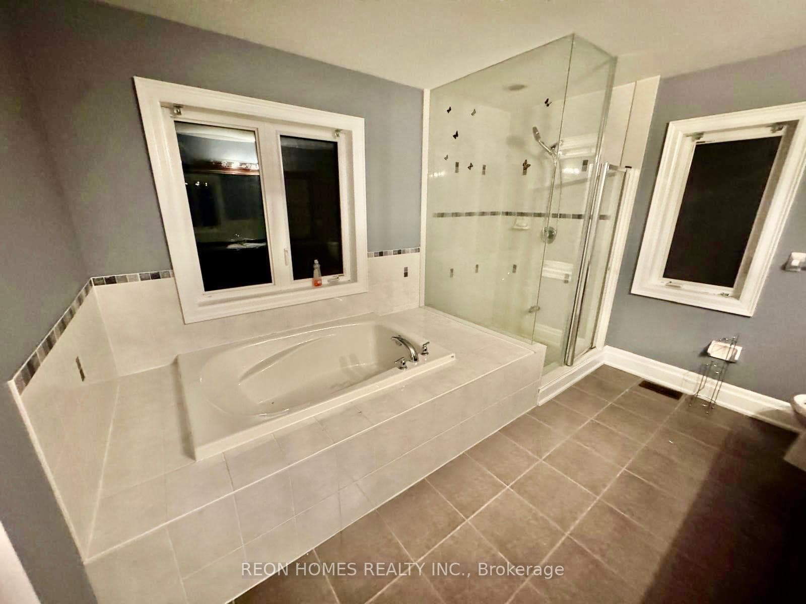 98 Decarolis Crescent photo 7