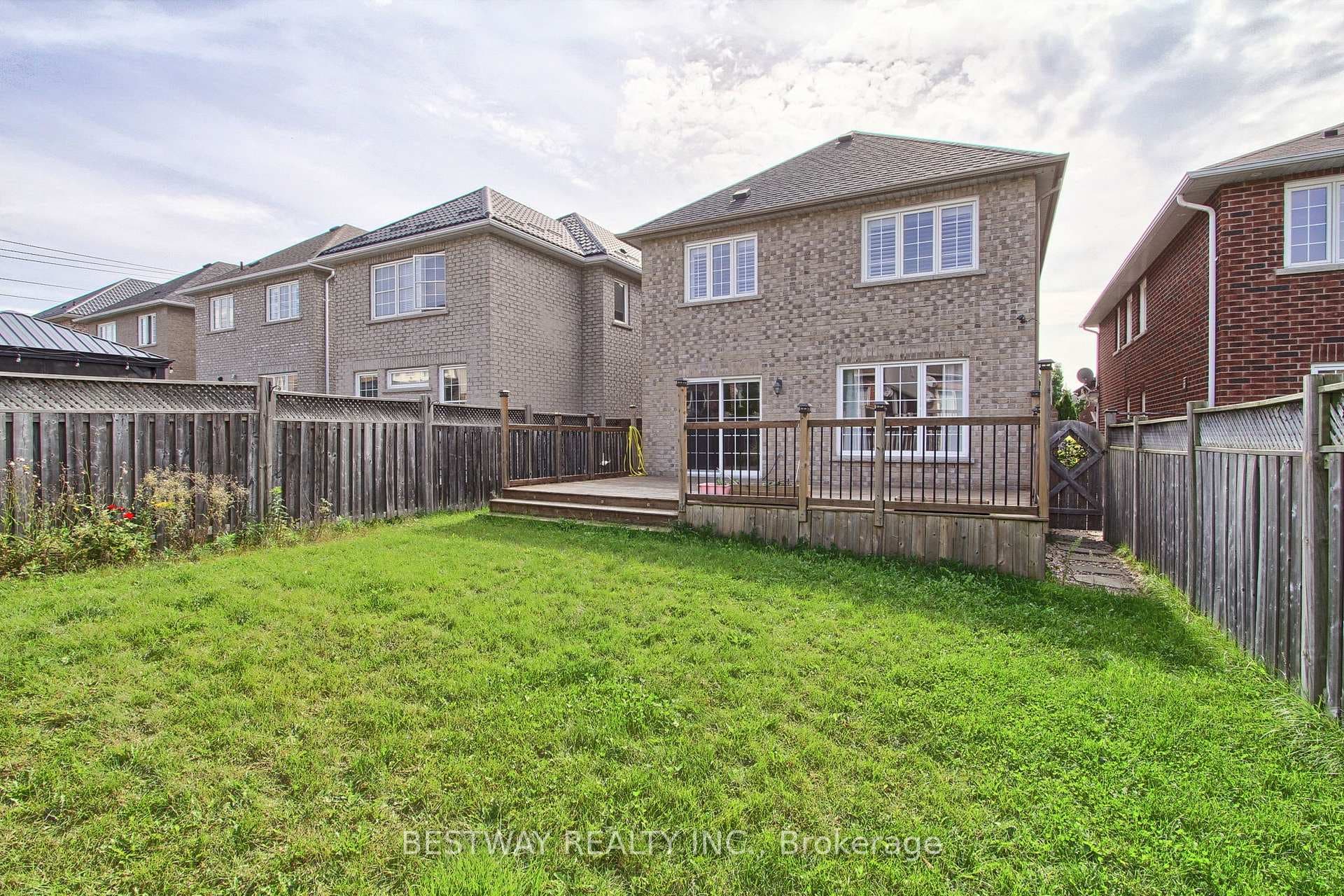 53 Taverner Crescent photo 39