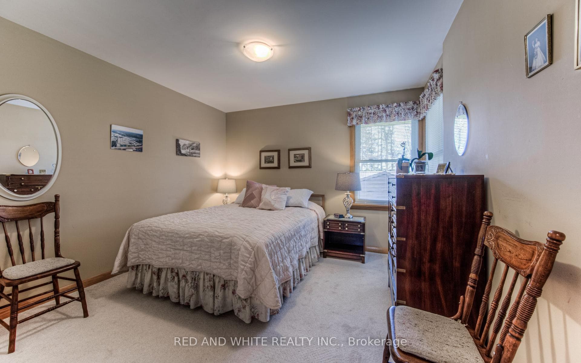 137 Riverbank Drive photo 20