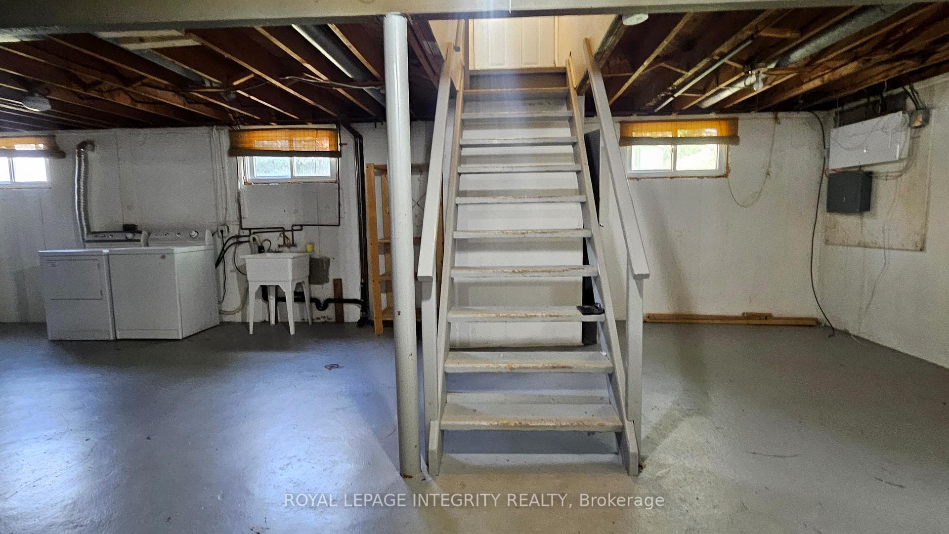 1764 Gage Crescent photo 33