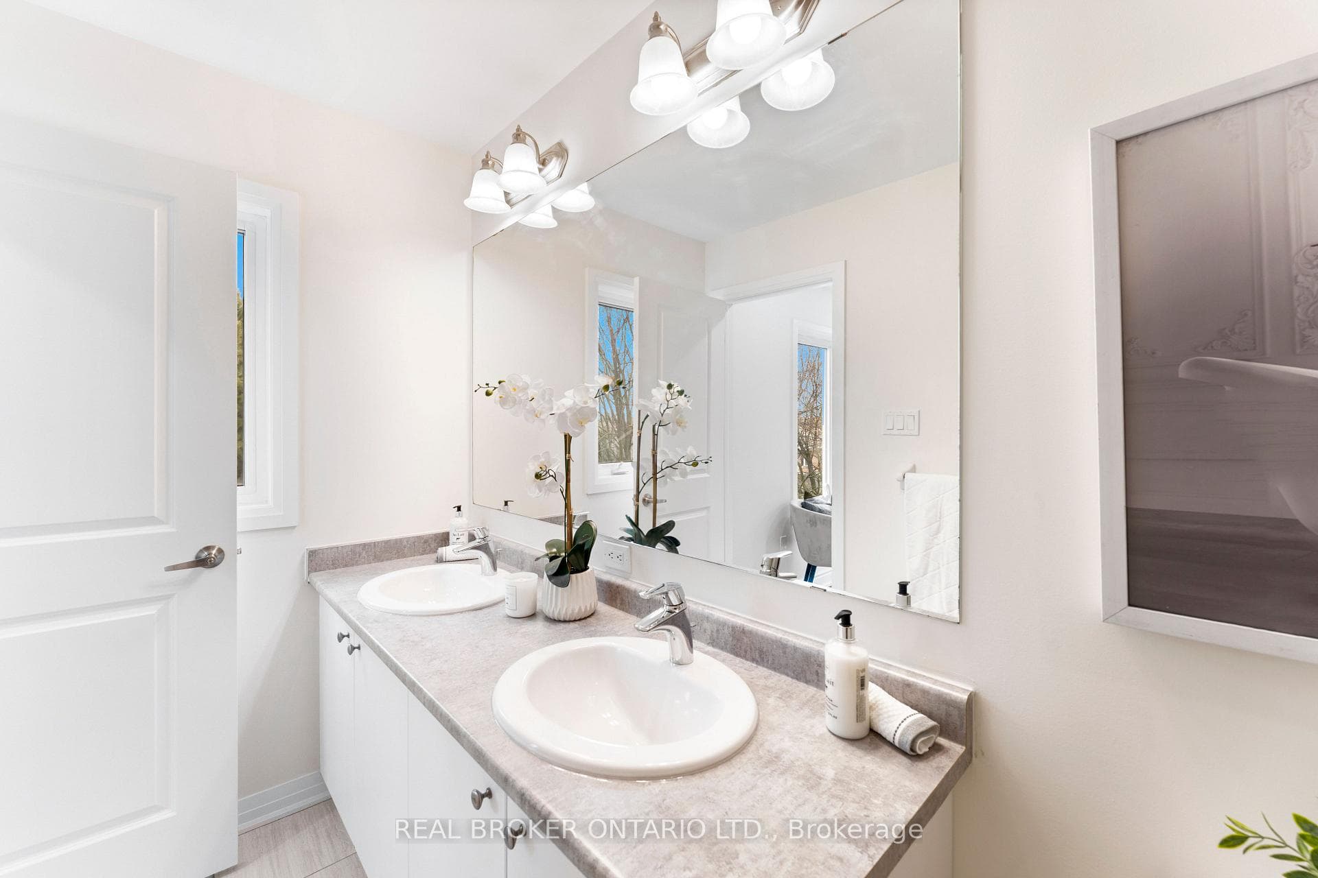 206 London Lane photo 26