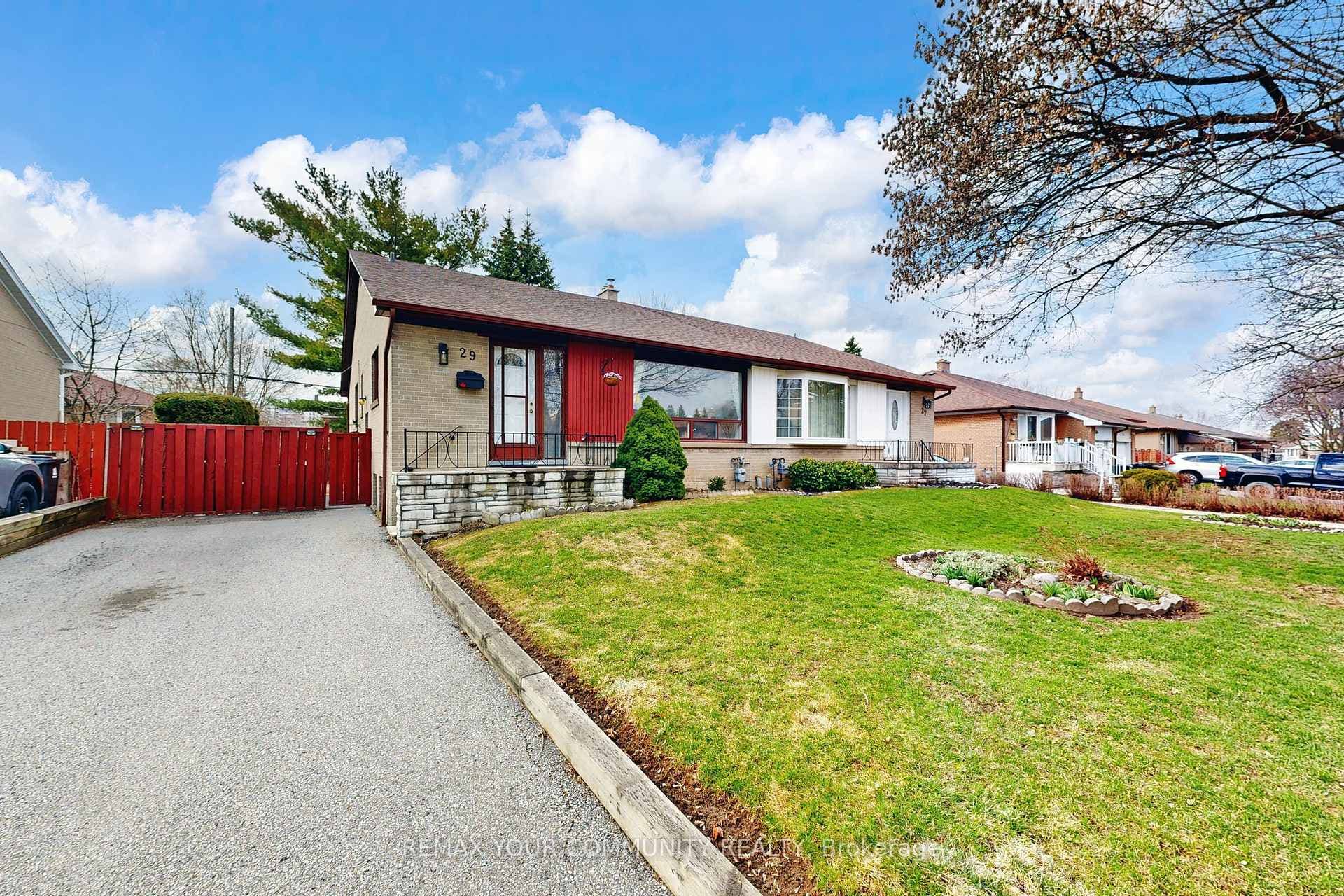 29 Pinemore Crescent photo 1