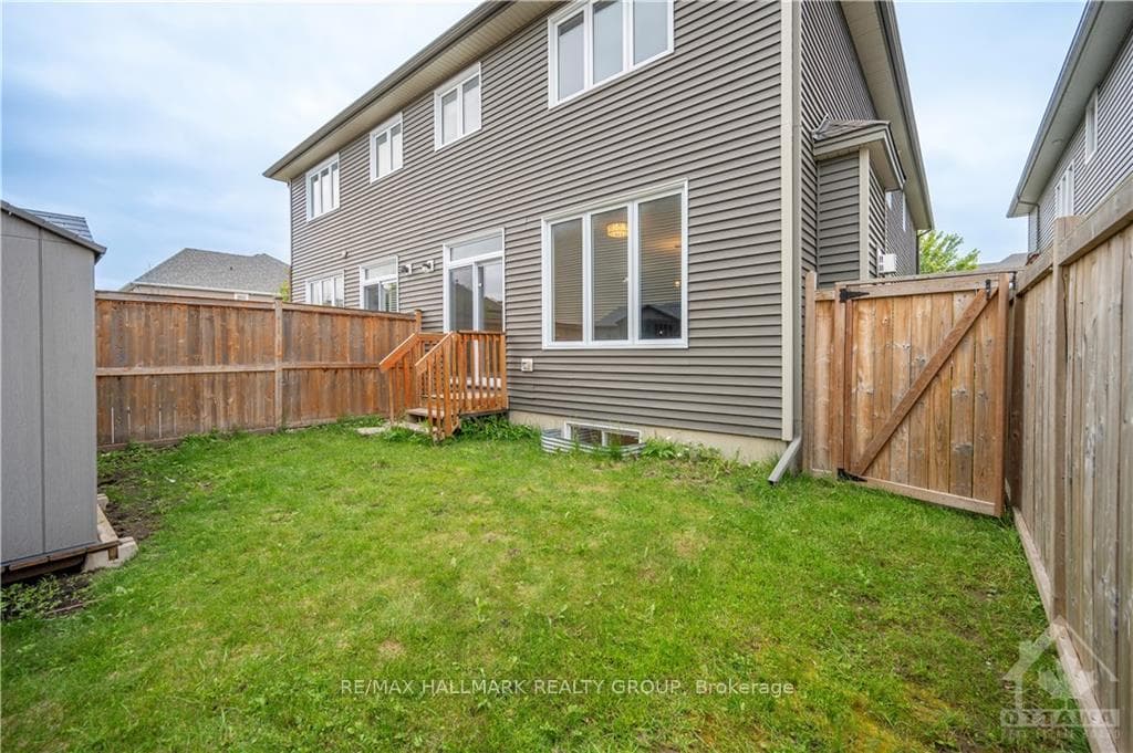 391 WARMSTONE Drive photo 26