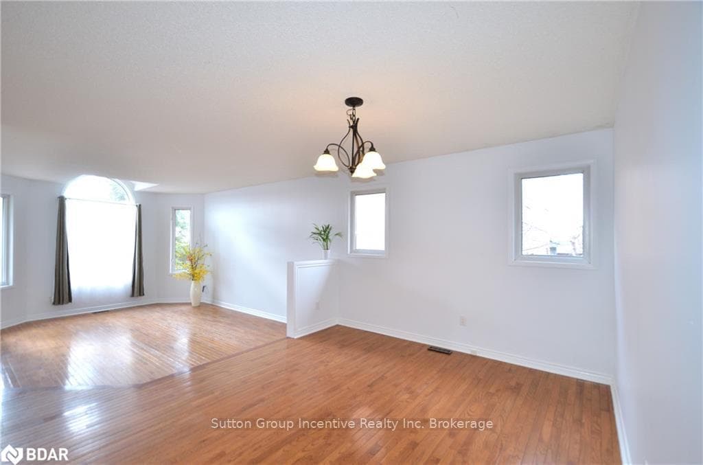 160 TAYLOR Drive photo 2