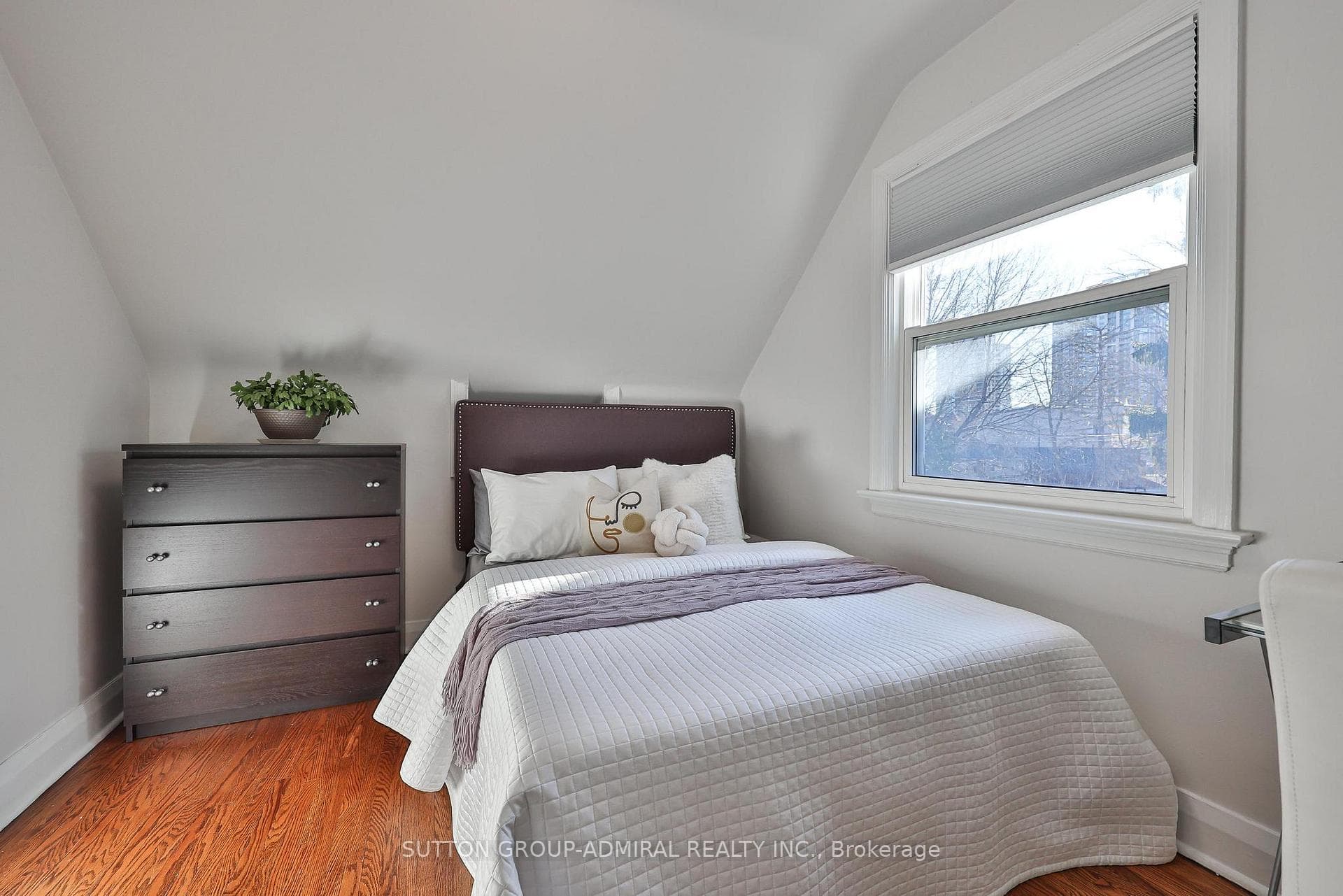 75 Glendora Avenue photo 28