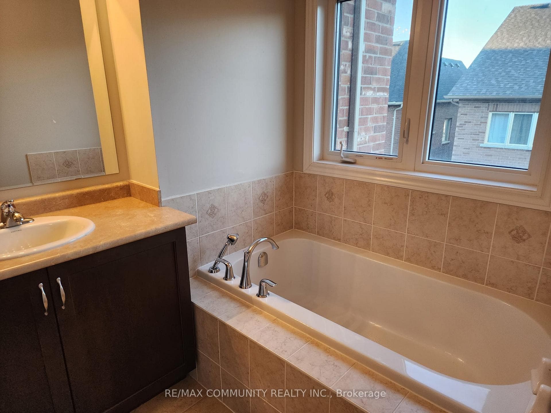 53 Hogan Manor Drive photo 5