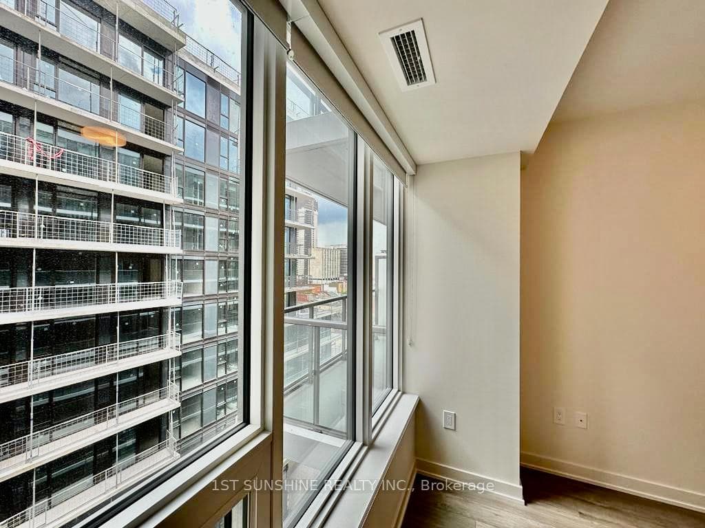 212 King William Street Unit 1112 photo 15