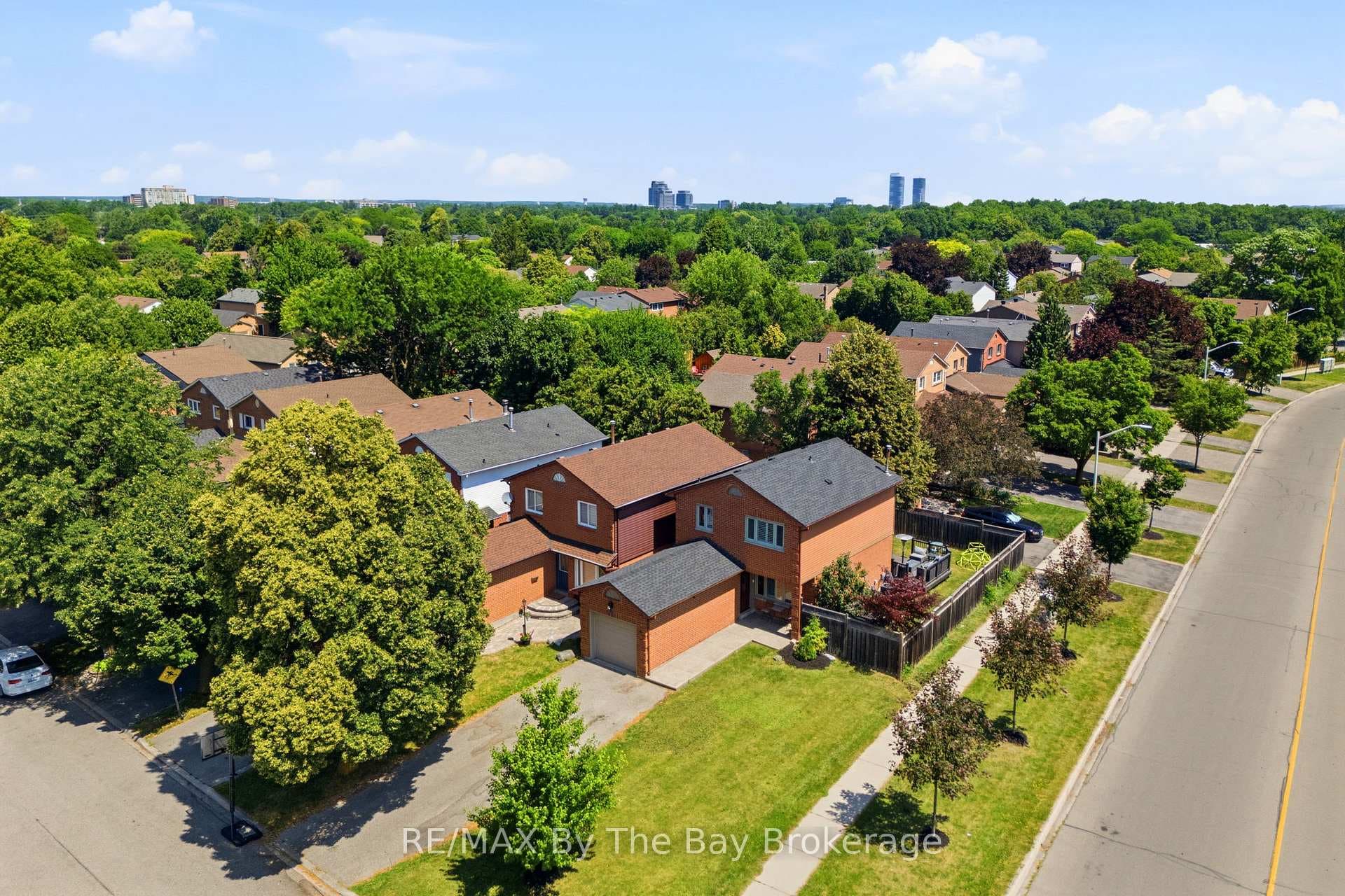 291 Woodlawn Crescent photo 2