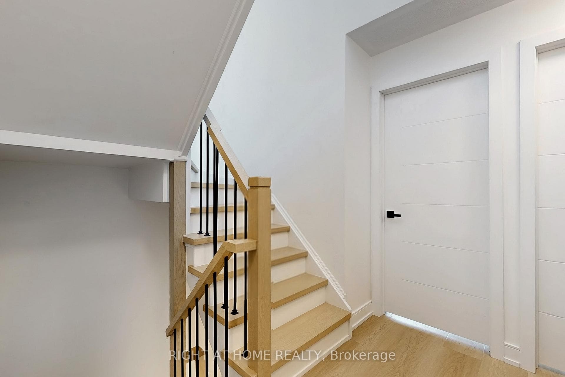 138 Widdicombe Hill Boulevard Unit 710 photo 28