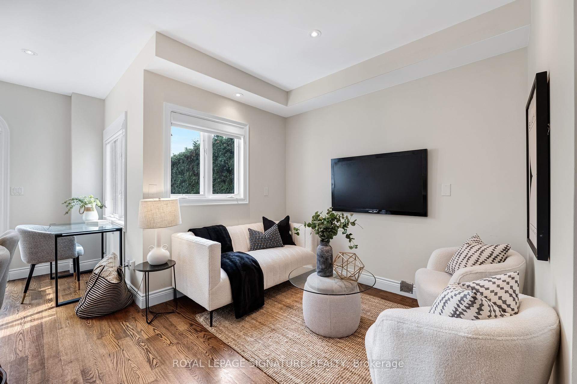 343 Sutherland Drive photo 15
