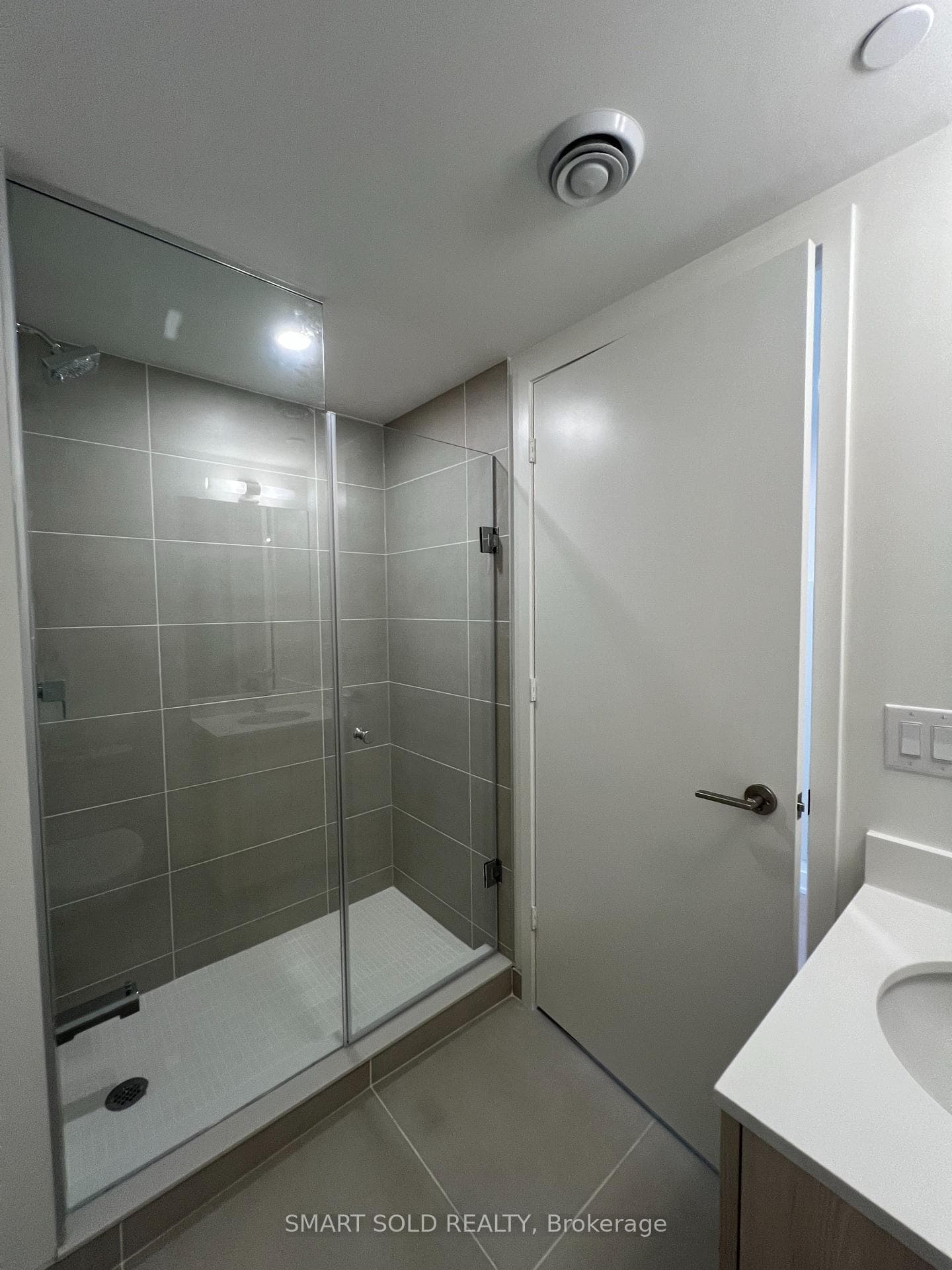 65 Mutual Street Unit 2104 photo 6